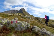 42 Proseguiamo sul sent. 101 con vista sul Pizzo Tre Signori